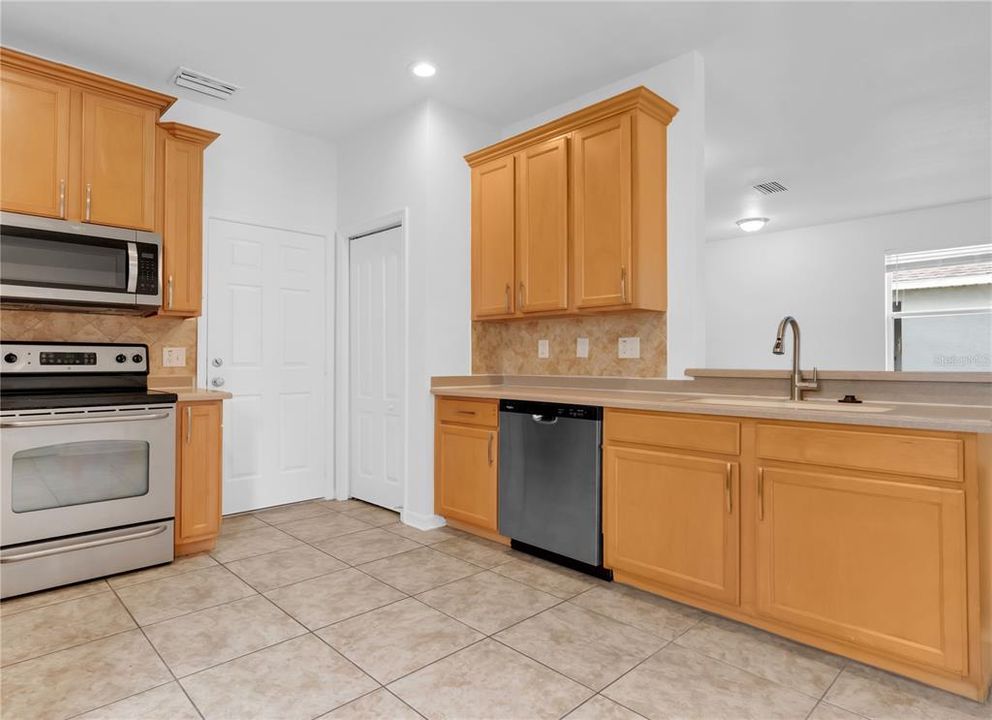 En Venta: $384,900 (4 camas, 2 baños, 1913 Pies cuadrados)