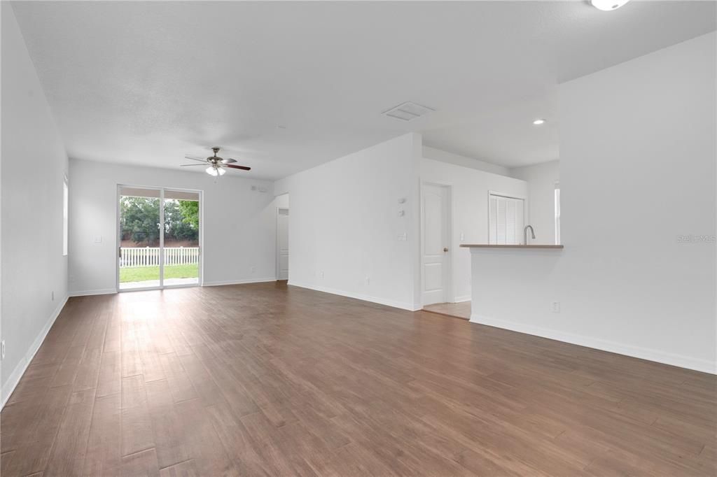En Venta: $384,900 (4 camas, 2 baños, 1913 Pies cuadrados)