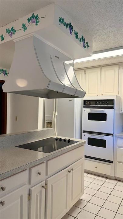 Под контрактом: $445,000 (3 спален, 2 ванн, 2356 Квадратных фут)