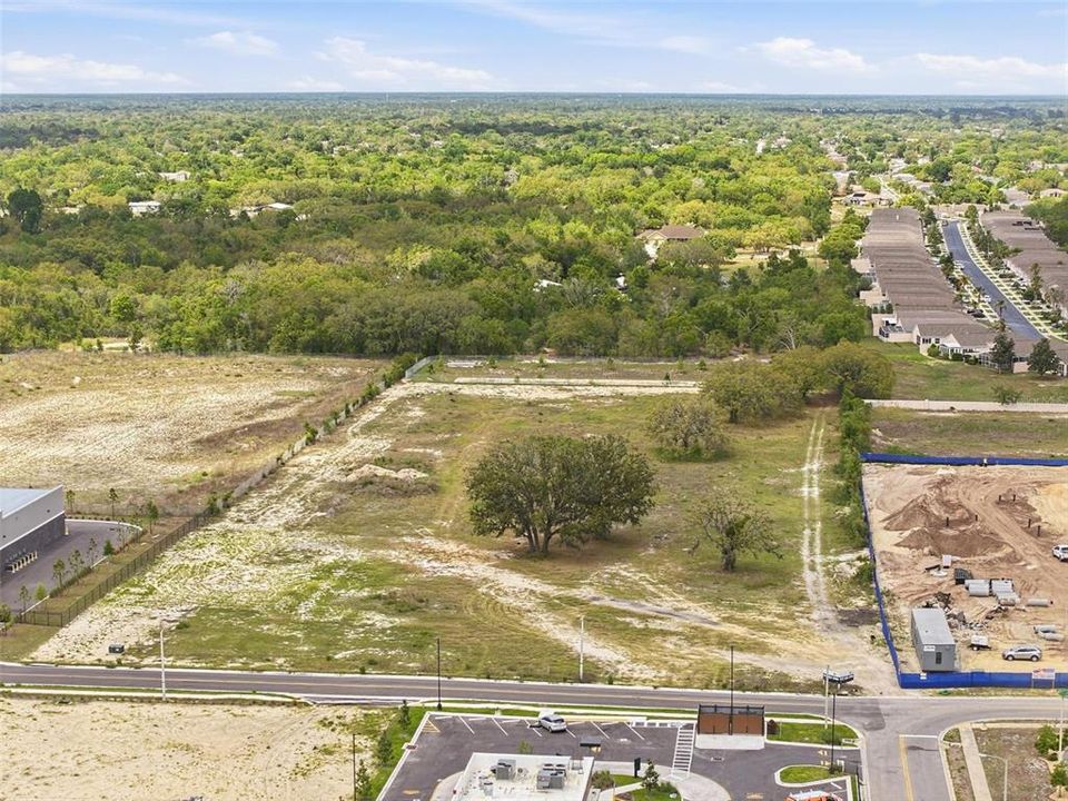 待售: $3,700,000 (6.90 acres)