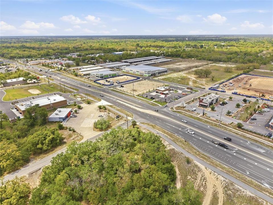 待售: $3,700,000 (6.90 acres)