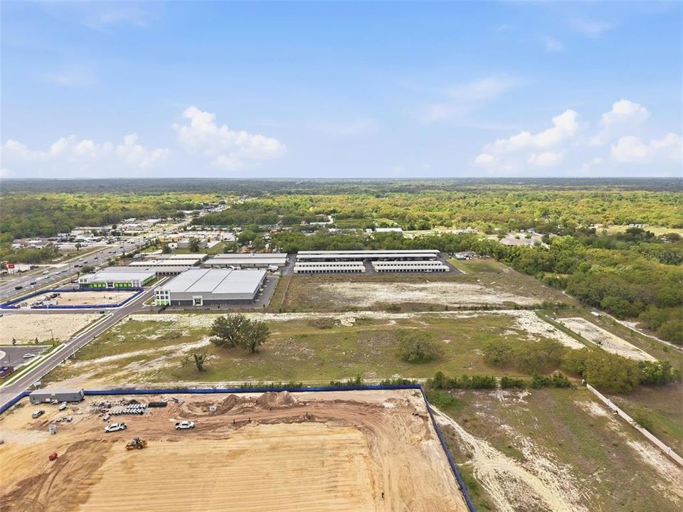 待售: $3,700,000 (6.90 acres)