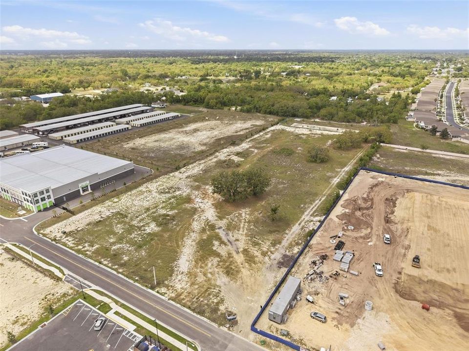 待售: $3,700,000 (6.90 acres)