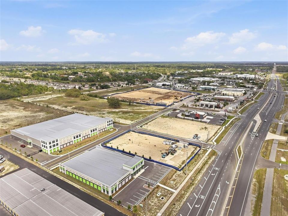 待售: $3,700,000 (6.90 acres)