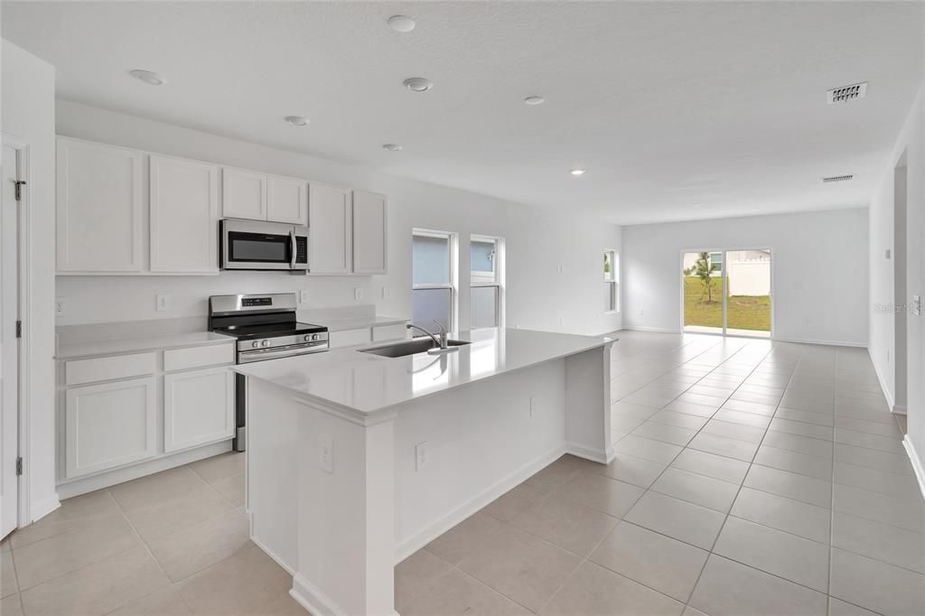 For Rent: $2,500 (4 beds, 2 baths, 1708 Square Feet)