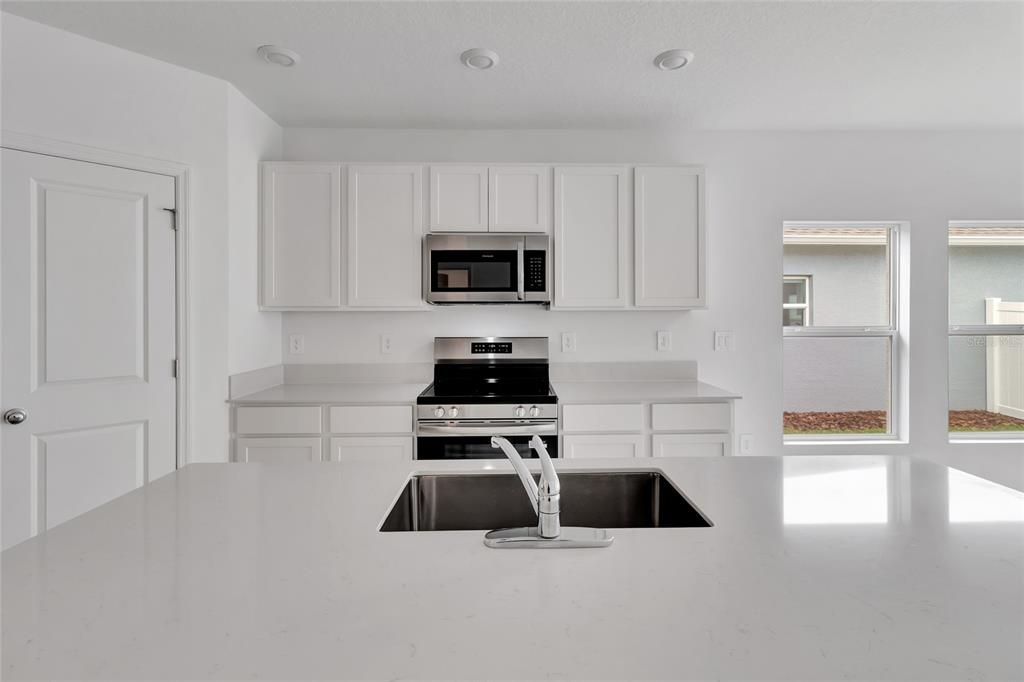 For Rent: $2,500 (4 beds, 2 baths, 1708 Square Feet)