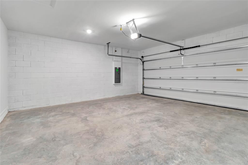 For Rent: $2,500 (4 beds, 2 baths, 1708 Square Feet)