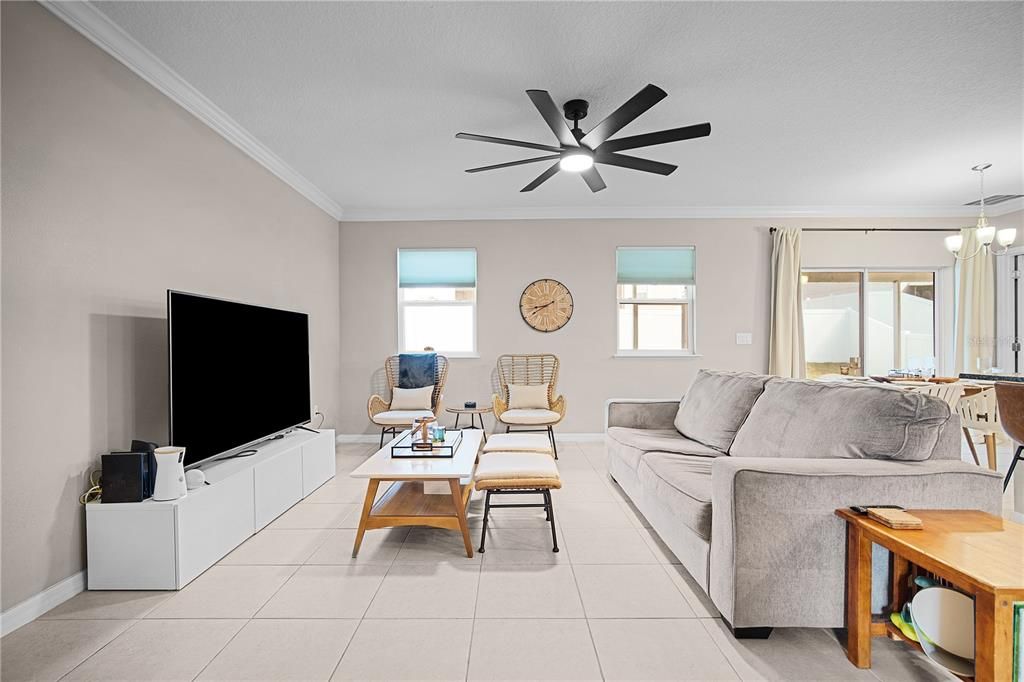 En Venta: $367,999 (3 camas, 2 baños, 1600 Pies cuadrados)