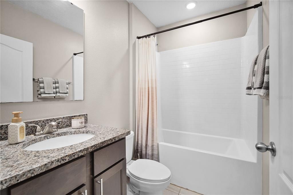 En Venta: $367,999 (3 camas, 2 baños, 1600 Pies cuadrados)
