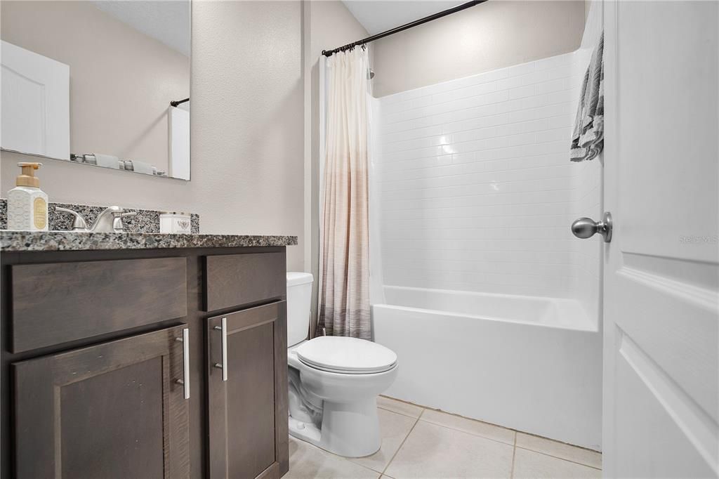En Venta: $367,999 (3 camas, 2 baños, 1600 Pies cuadrados)