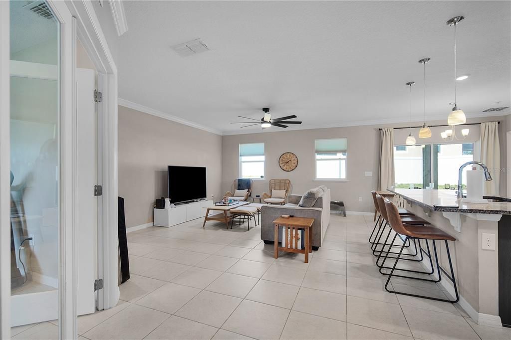 En Venta: $367,999 (3 camas, 2 baños, 1600 Pies cuadrados)