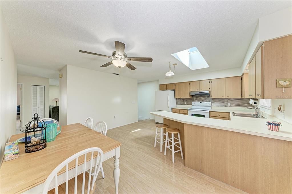 For Sale: $1,600,000 (2 beds, 2 baths, 1200 Square Feet)