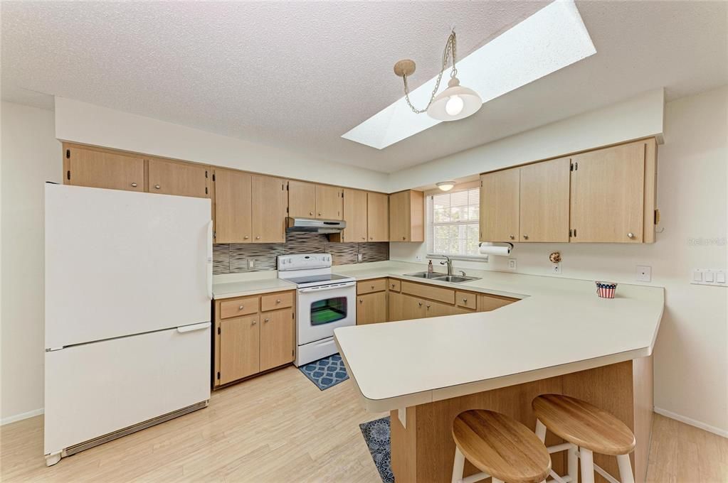 For Sale: $1,600,000 (2 beds, 2 baths, 1200 Square Feet)