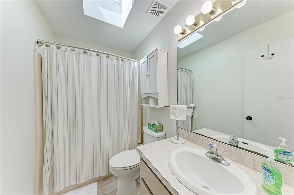 For Sale: $1,600,000 (2 beds, 2 baths, 1200 Square Feet)