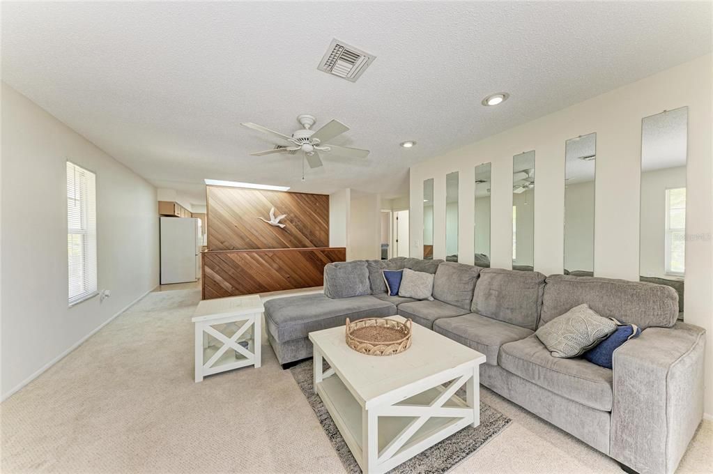 For Sale: $1,600,000 (2 beds, 2 baths, 1200 Square Feet)