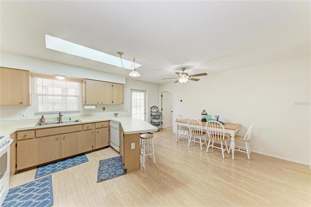 For Sale: $1,600,000 (2 beds, 2 baths, 1200 Square Feet)