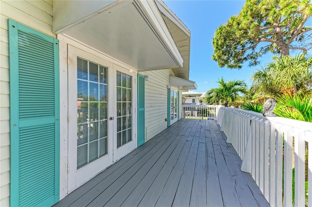For Sale: $1,600,000 (2 beds, 2 baths, 1200 Square Feet)