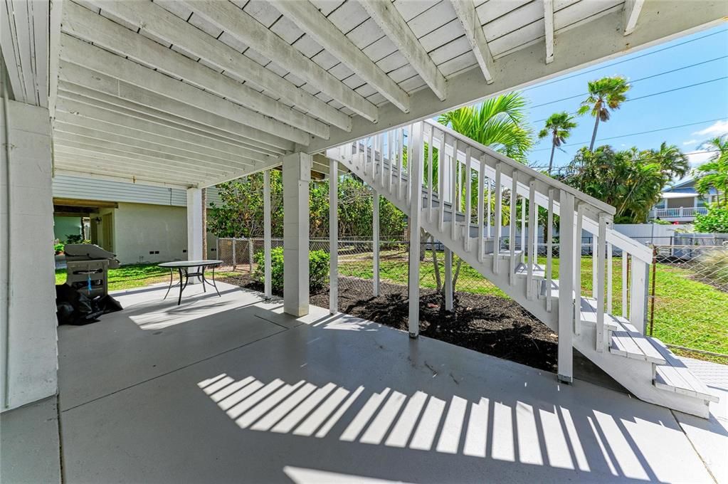 For Sale: $1,600,000 (2 beds, 2 baths, 1200 Square Feet)