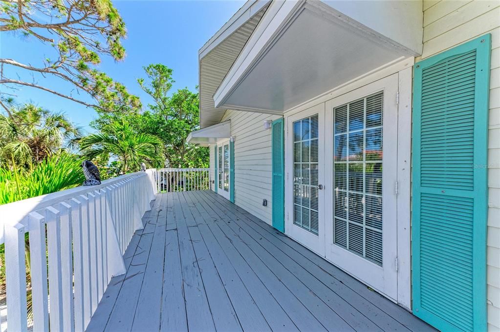 For Sale: $1,600,000 (2 beds, 2 baths, 1200 Square Feet)