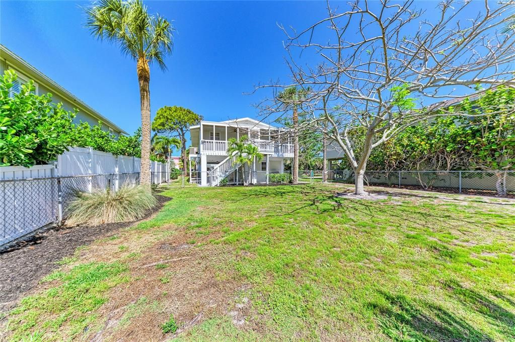 For Sale: $1,600,000 (2 beds, 2 baths, 1200 Square Feet)
