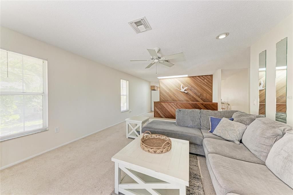 For Sale: $1,600,000 (2 beds, 2 baths, 1200 Square Feet)