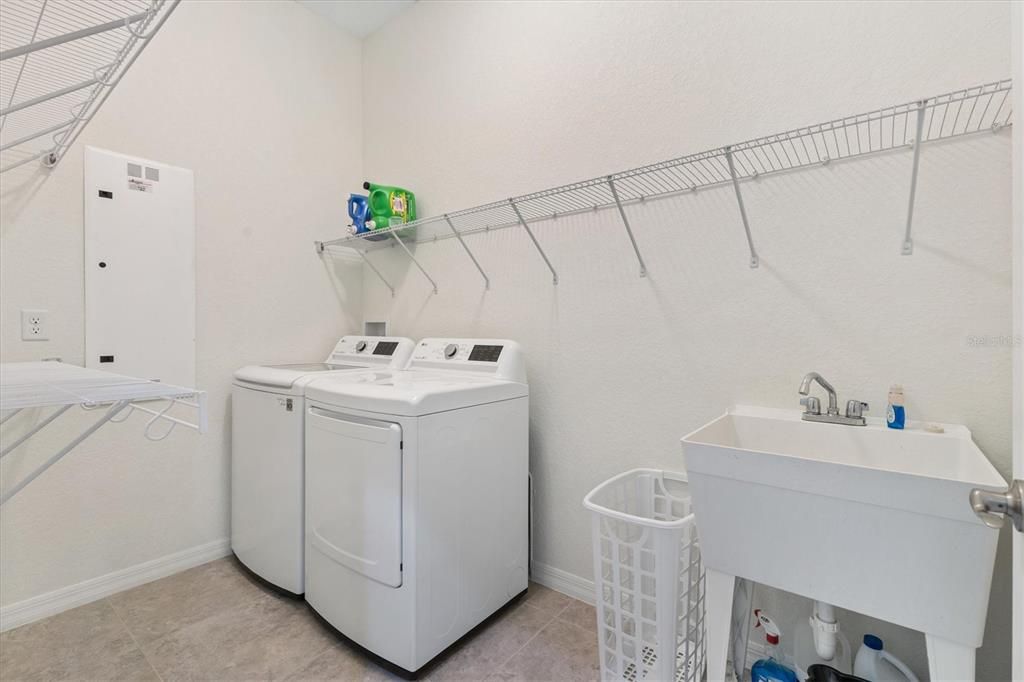 Activo con contrato: $549,000 (3 camas, 3 baños, 2016 Pies cuadrados)