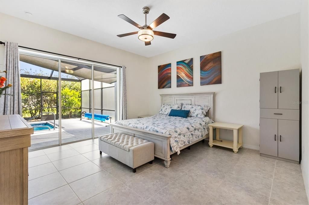 Activo con contrato: $549,000 (3 camas, 3 baños, 2016 Pies cuadrados)