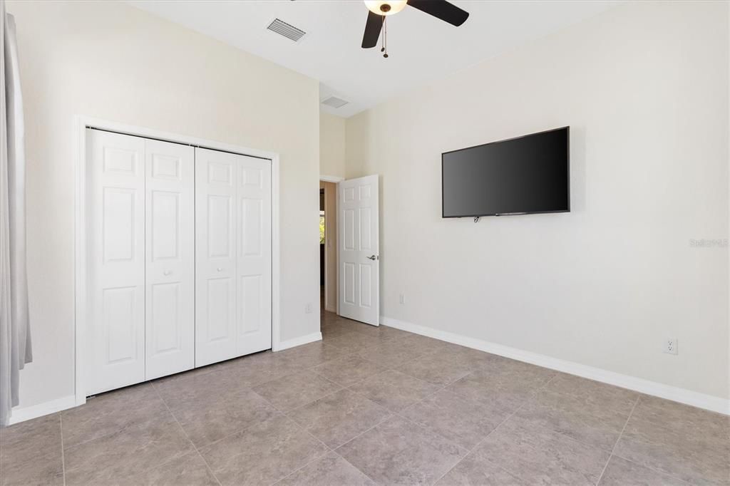 Activo con contrato: $549,000 (3 camas, 3 baños, 2016 Pies cuadrados)