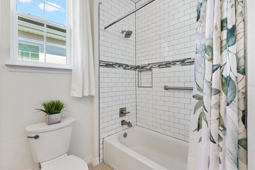 Activo con contrato: $549,000 (3 camas, 3 baños, 2016 Pies cuadrados)