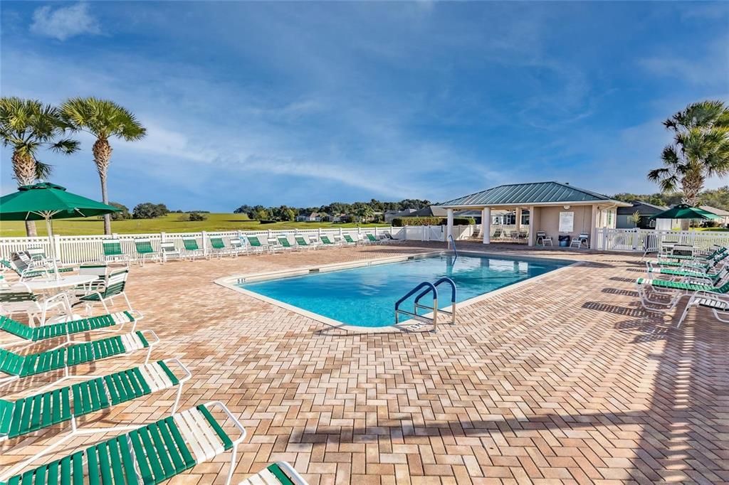Activo con contrato: $549,000 (3 camas, 3 baños, 2016 Pies cuadrados)