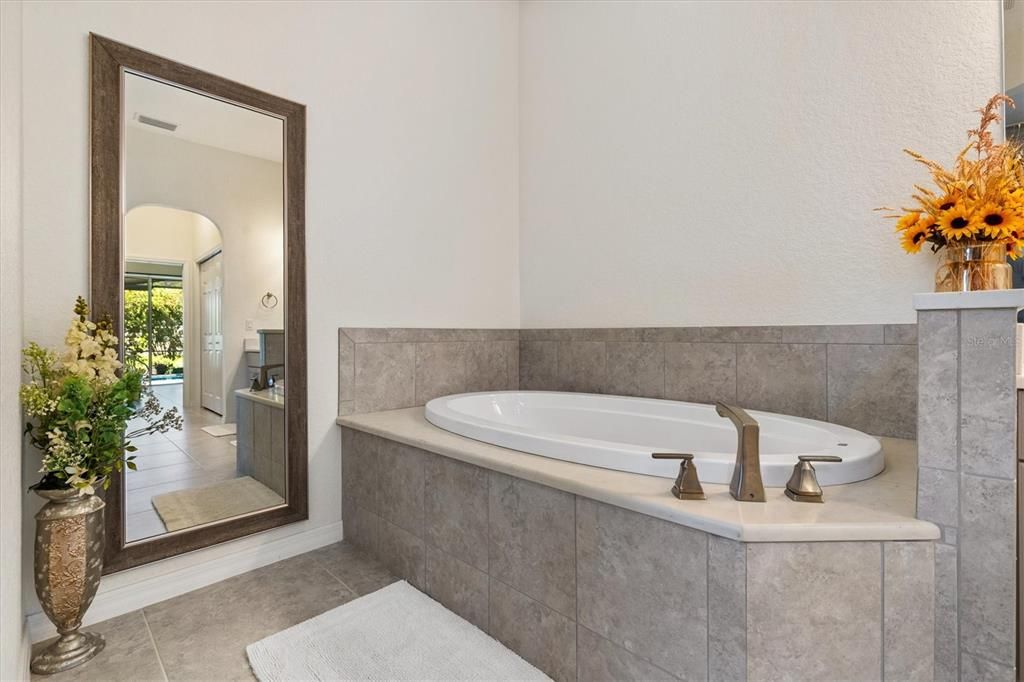 Activo con contrato: $549,000 (3 camas, 3 baños, 2016 Pies cuadrados)