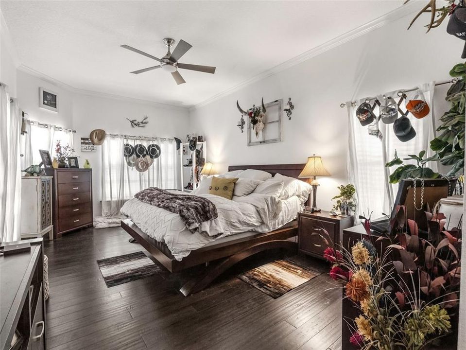 En Venta: $849,900 (4 camas, 3 baños, 2903 Pies cuadrados)