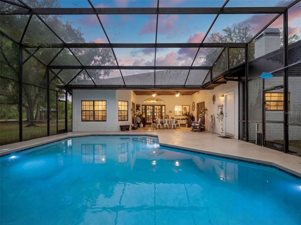 En Venta: $849,900 (4 camas, 3 baños, 2903 Pies cuadrados)