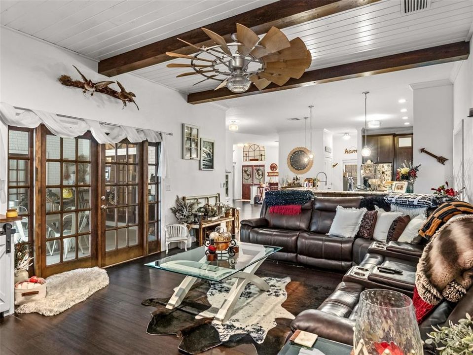 En Venta: $849,900 (4 camas, 3 baños, 2903 Pies cuadrados)