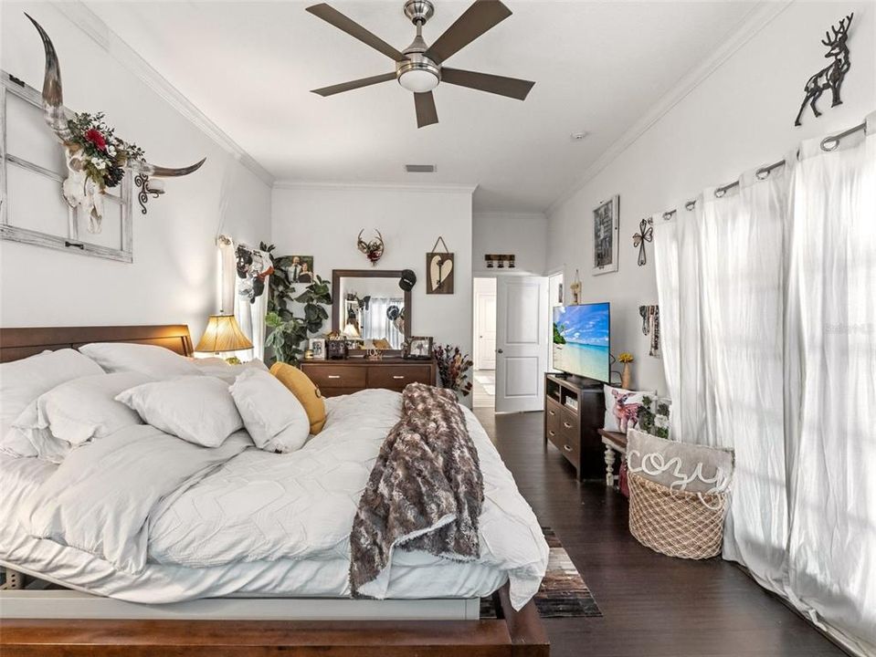 En Venta: $849,900 (4 camas, 3 baños, 2903 Pies cuadrados)