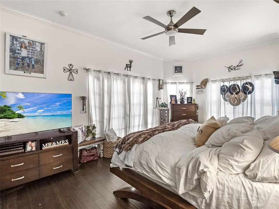 En Venta: $849,900 (4 camas, 3 baños, 2903 Pies cuadrados)