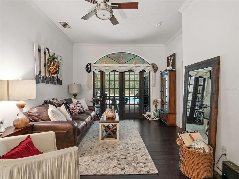 En Venta: $849,900 (4 camas, 3 baños, 2903 Pies cuadrados)