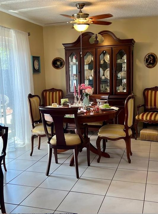 En Venta: $260,000 (3 camas, 2 baños, 1586 Pies cuadrados)