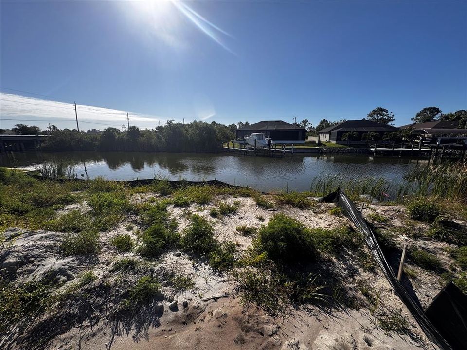 На продажу: $239,000 (0.23 acres)