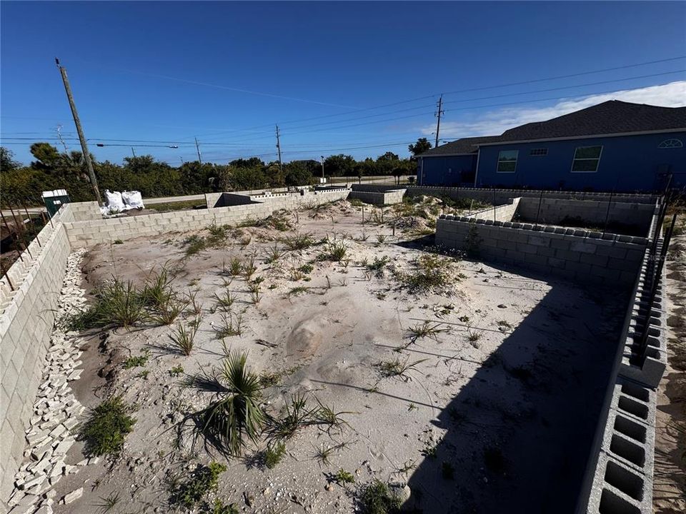 На продажу: $239,000 (0.23 acres)