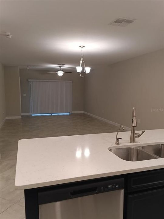 En Venta: $284,990 (2 camas, 2 baños, 1747 Pies cuadrados)