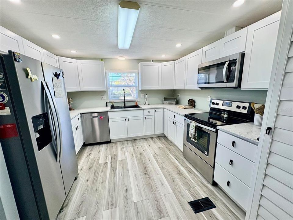 For Sale: $154,900 (2 beds, 2 baths, 960 Square Feet)