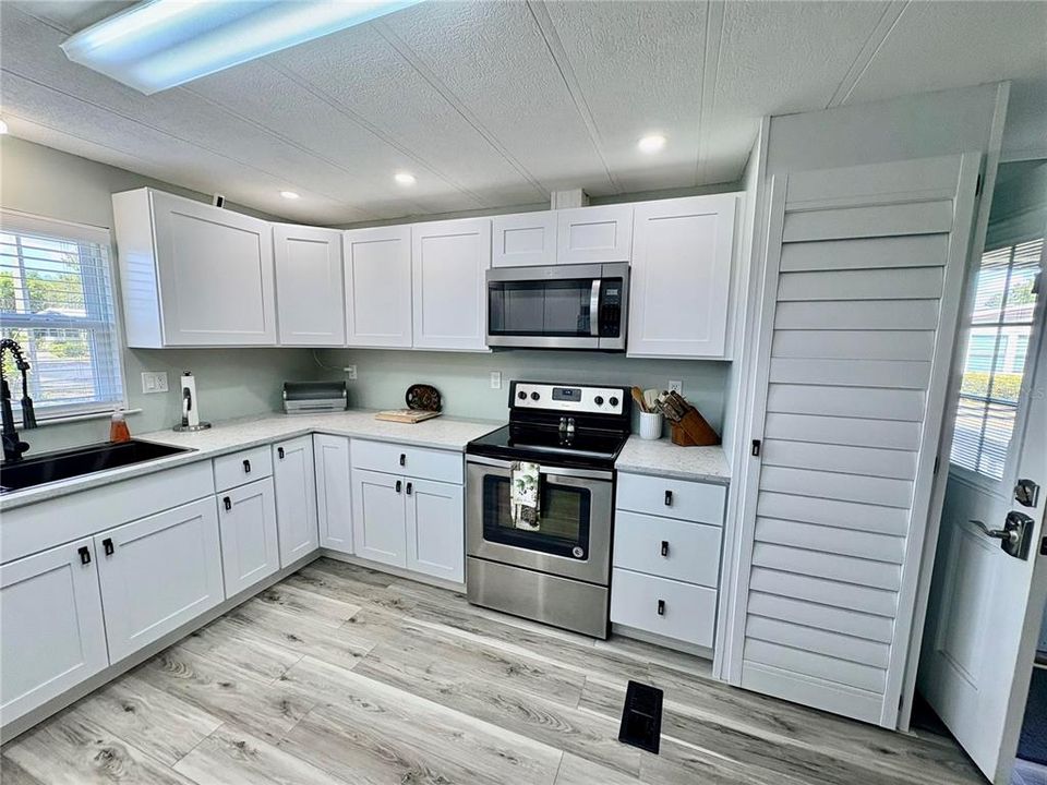 For Sale: $154,900 (2 beds, 2 baths, 960 Square Feet)