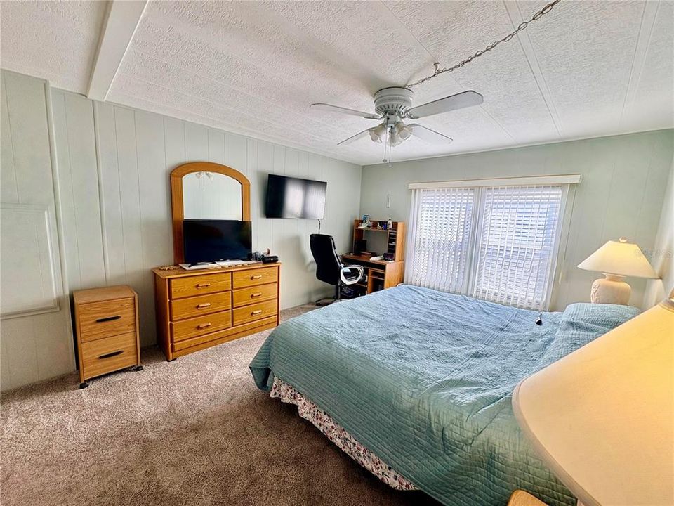 For Sale: $154,900 (2 beds, 2 baths, 960 Square Feet)