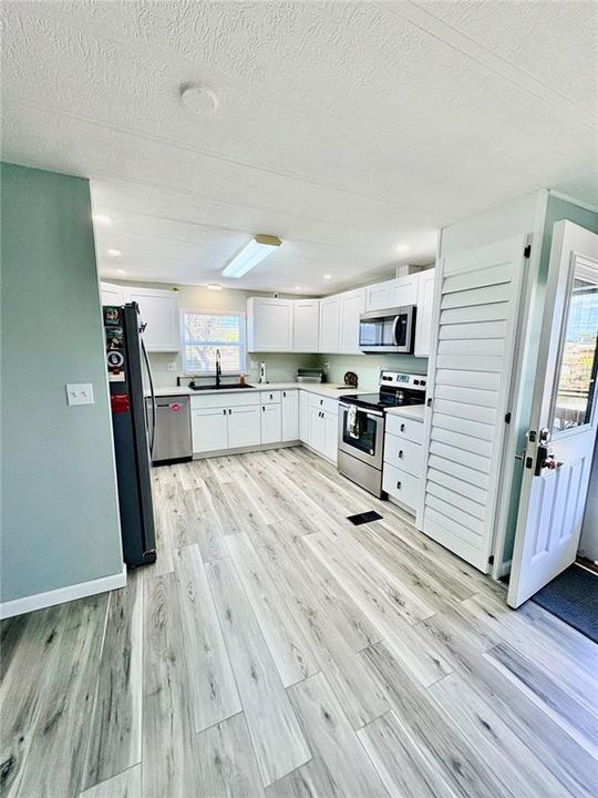 For Sale: $154,900 (2 beds, 2 baths, 960 Square Feet)