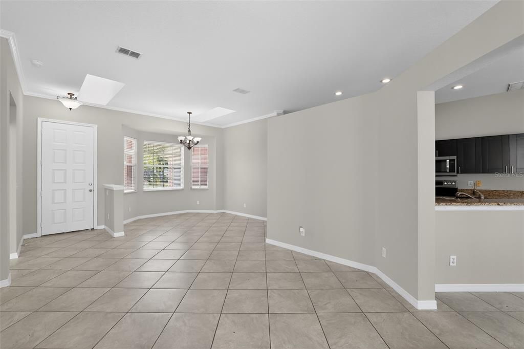 Activo con contrato: $325,000 (4 camas, 2 baños, 1850 Pies cuadrados)