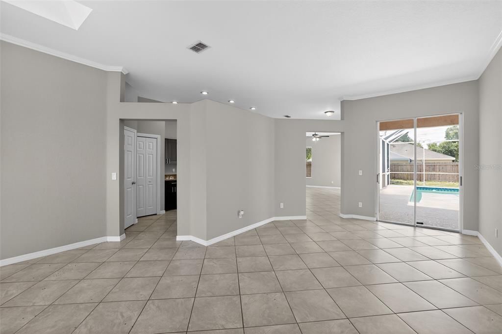 Activo con contrato: $325,000 (4 camas, 2 baños, 1850 Pies cuadrados)