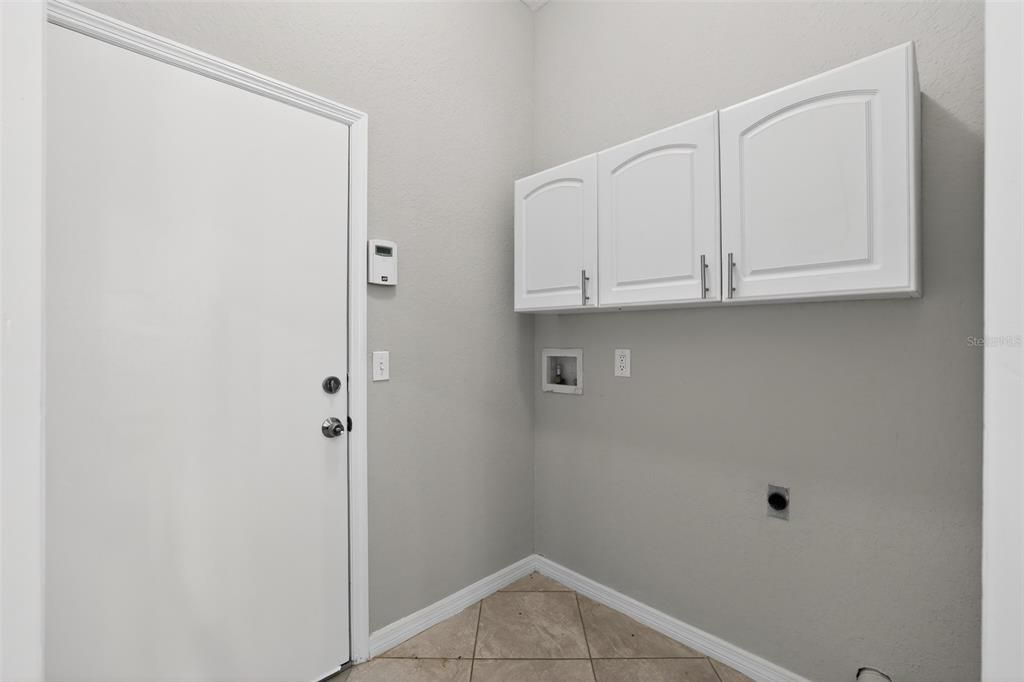 Activo con contrato: $325,000 (4 camas, 2 baños, 1850 Pies cuadrados)