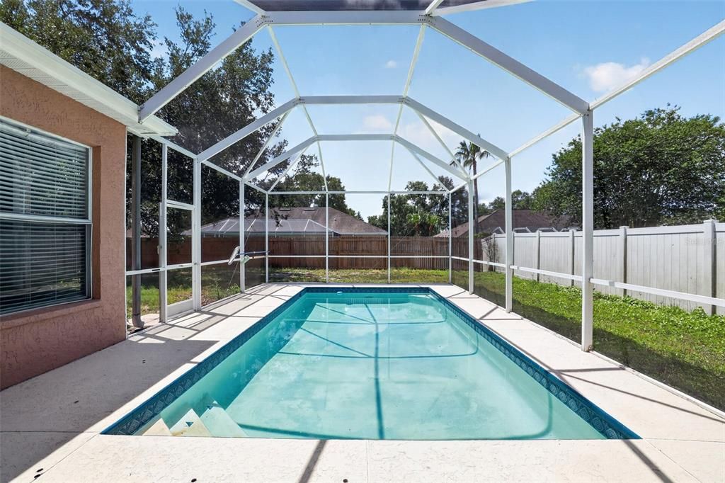 Activo con contrato: $325,000 (4 camas, 2 baños, 1850 Pies cuadrados)