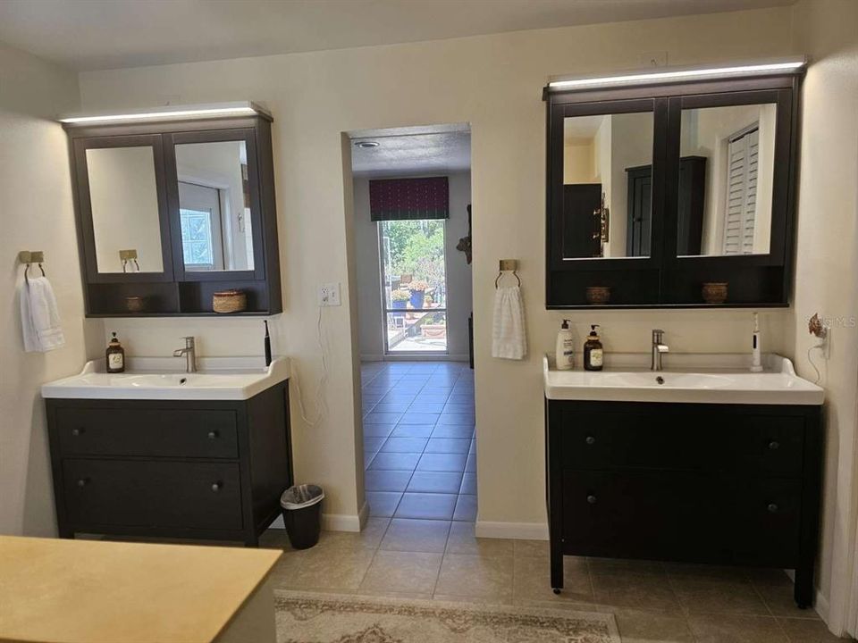 For Sale: $699,000 (2 beds, 2 baths, 2240 Square Feet)